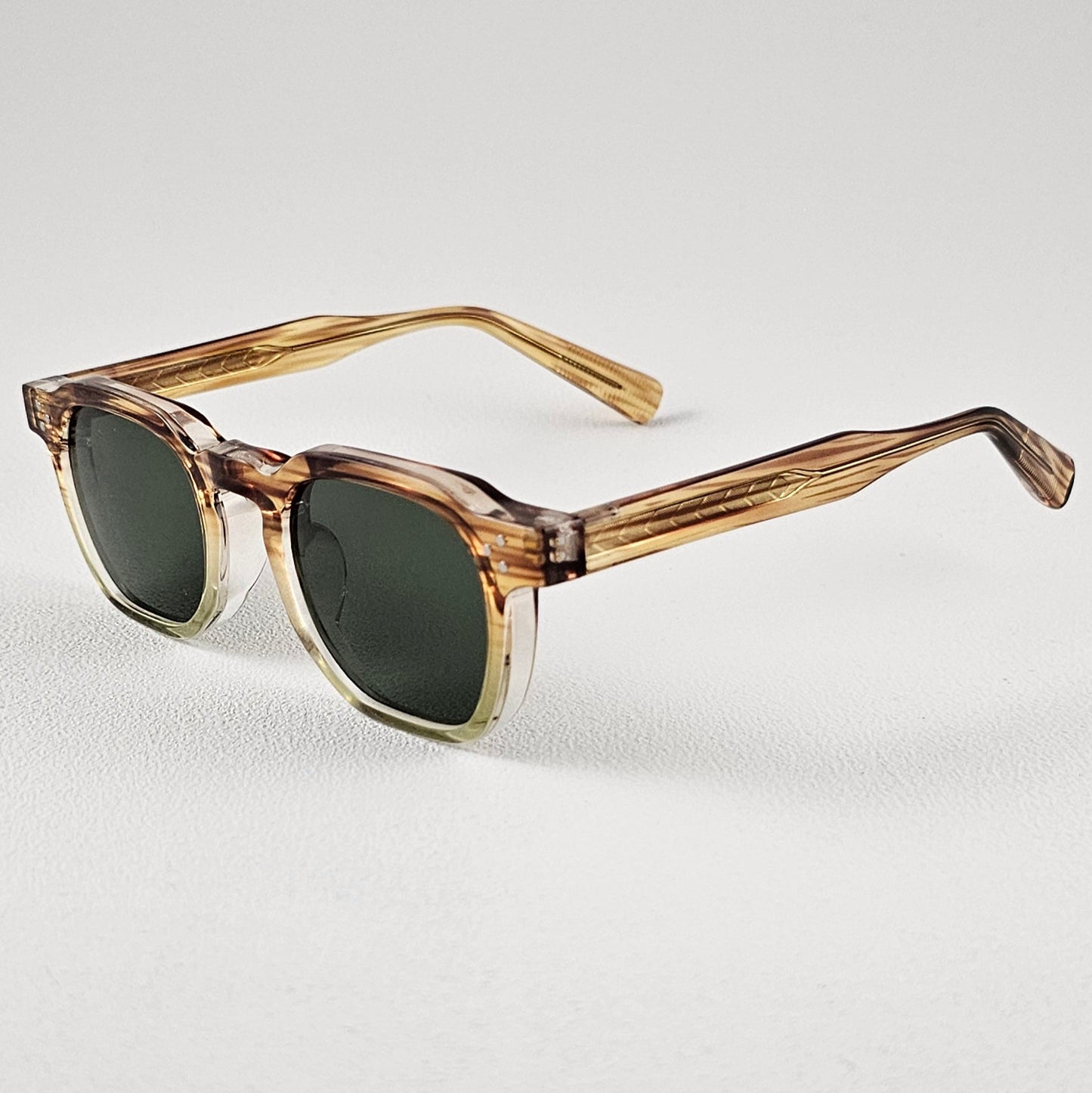 Unisex Leo square sunglasses close-up brown frame UV400 lenses