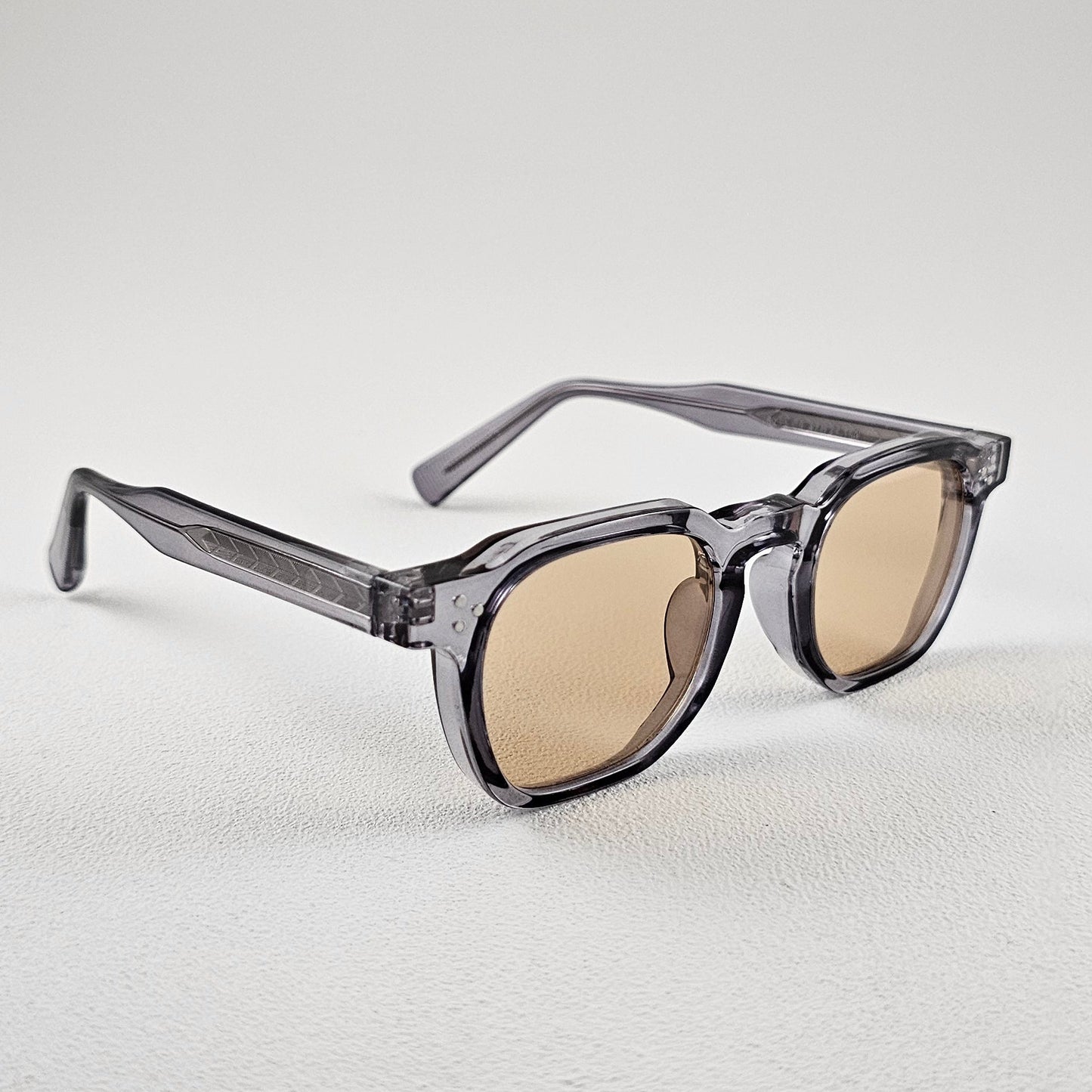 Unisex Leo square sunglasses side view gray frame UV400 lenses