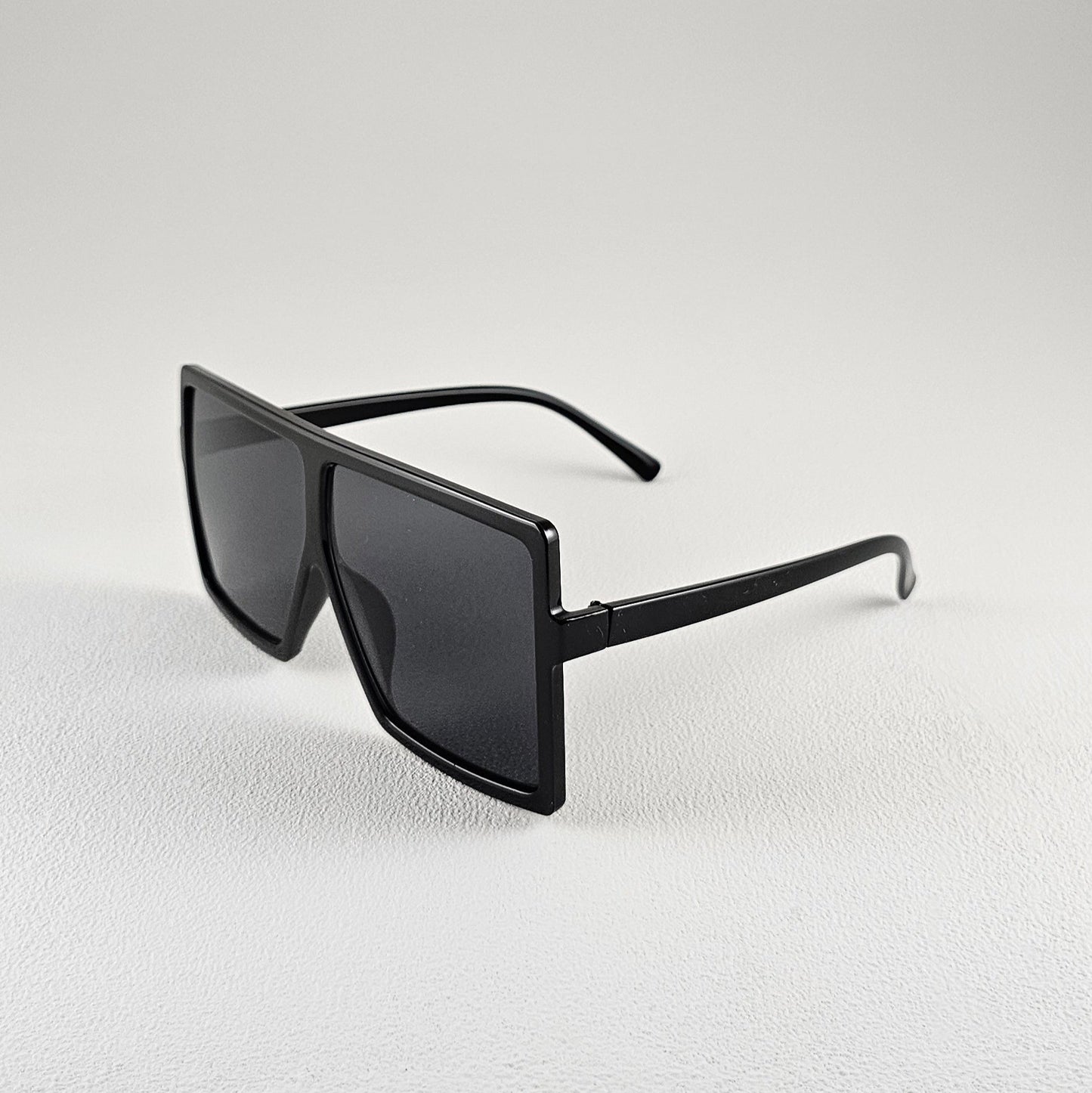 Unisex Dominican sunglasses close-up polarized UV400 lenses