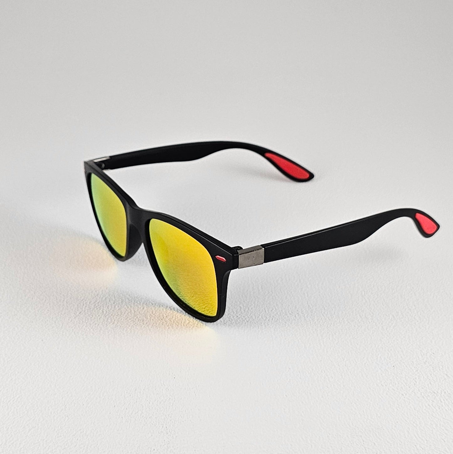 Unisex Marley geometric sunglasses black frame close-up polarized UV400 lenses
