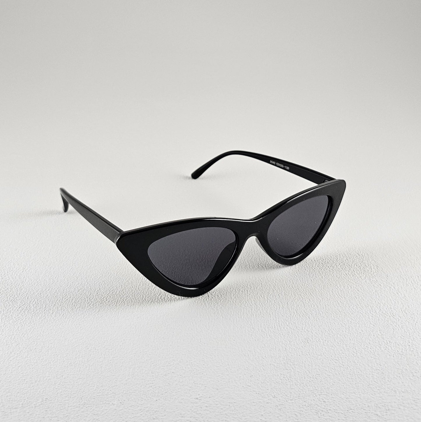 Women's Marilyn cat-eye sunglasses side view polarized UV400 lenses