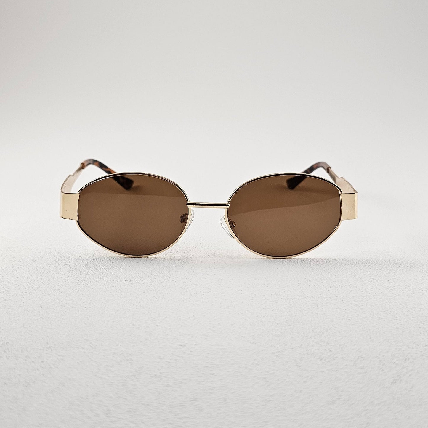 Oval polarized sunglasses with UV protection – metal frame front view