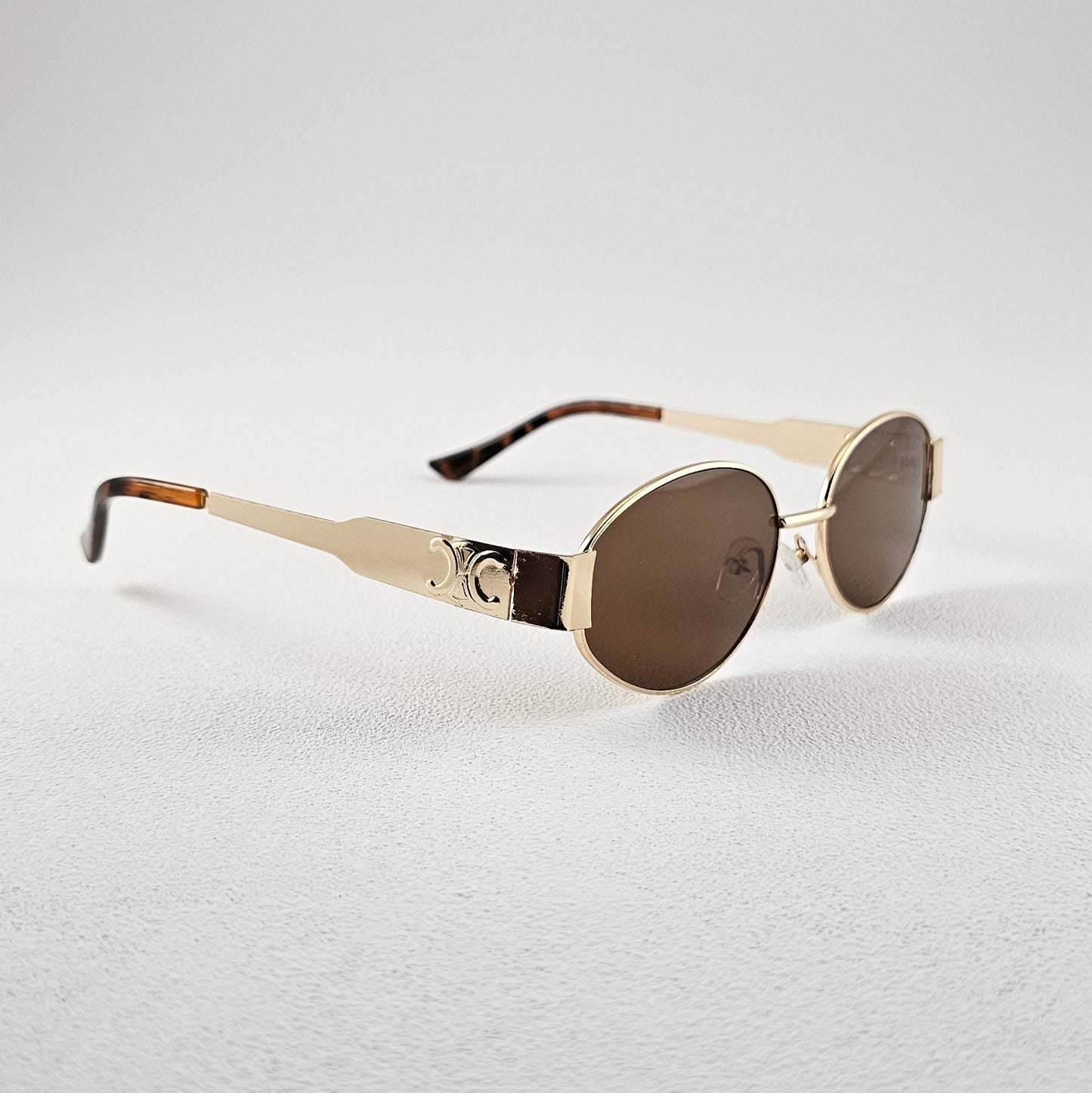 Oval polarized sunglasses with UV protection – side view metal frame
