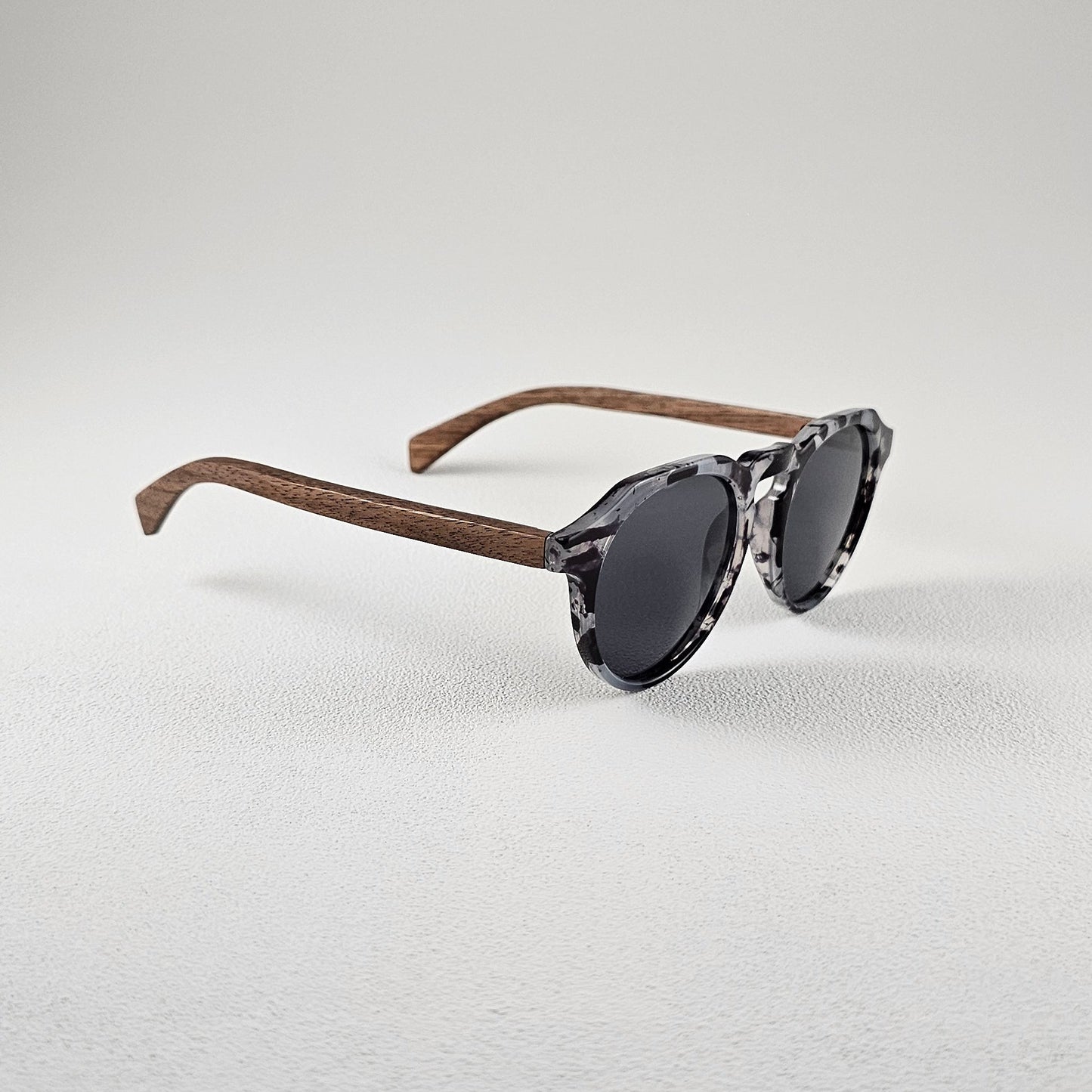 Side profile geometric polarized sunglasses – lightweight plastic frame