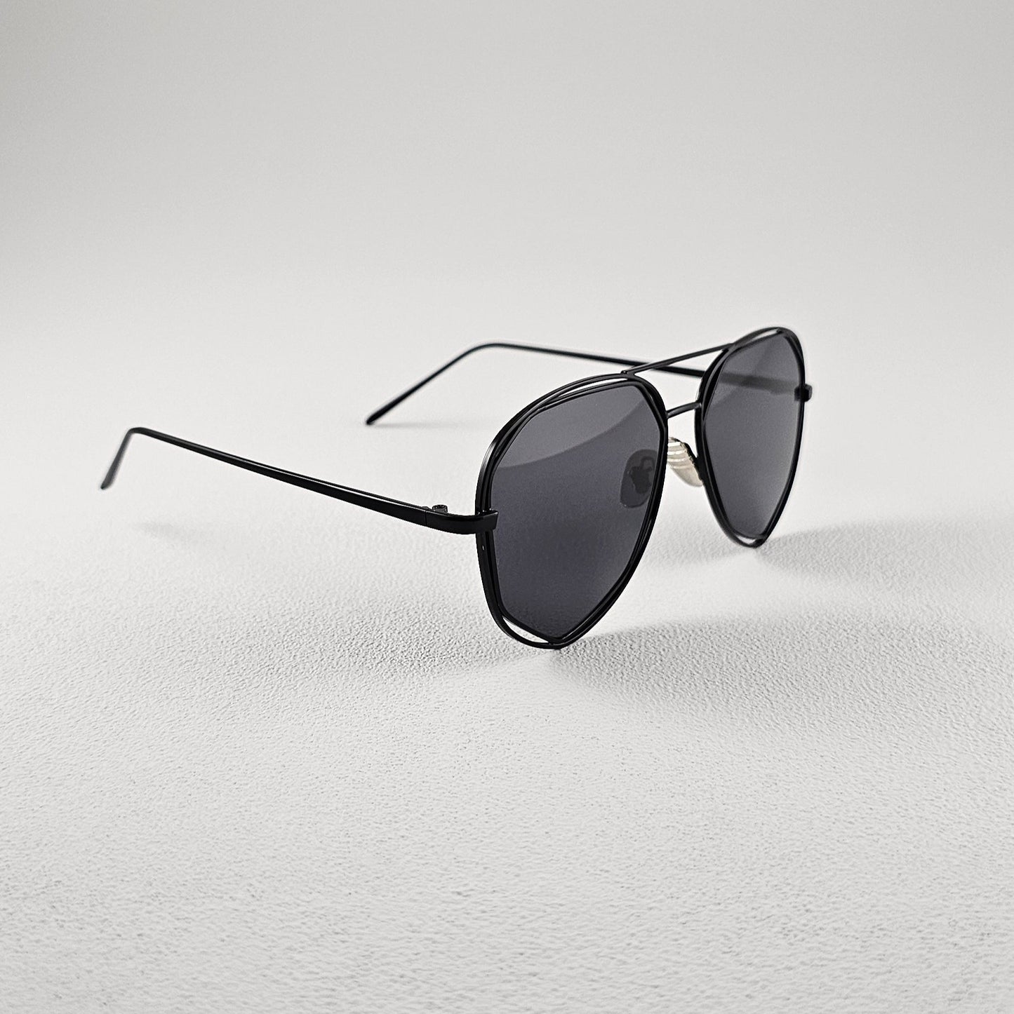 Side profile black polarized geometric sunglasses – durable metal frame