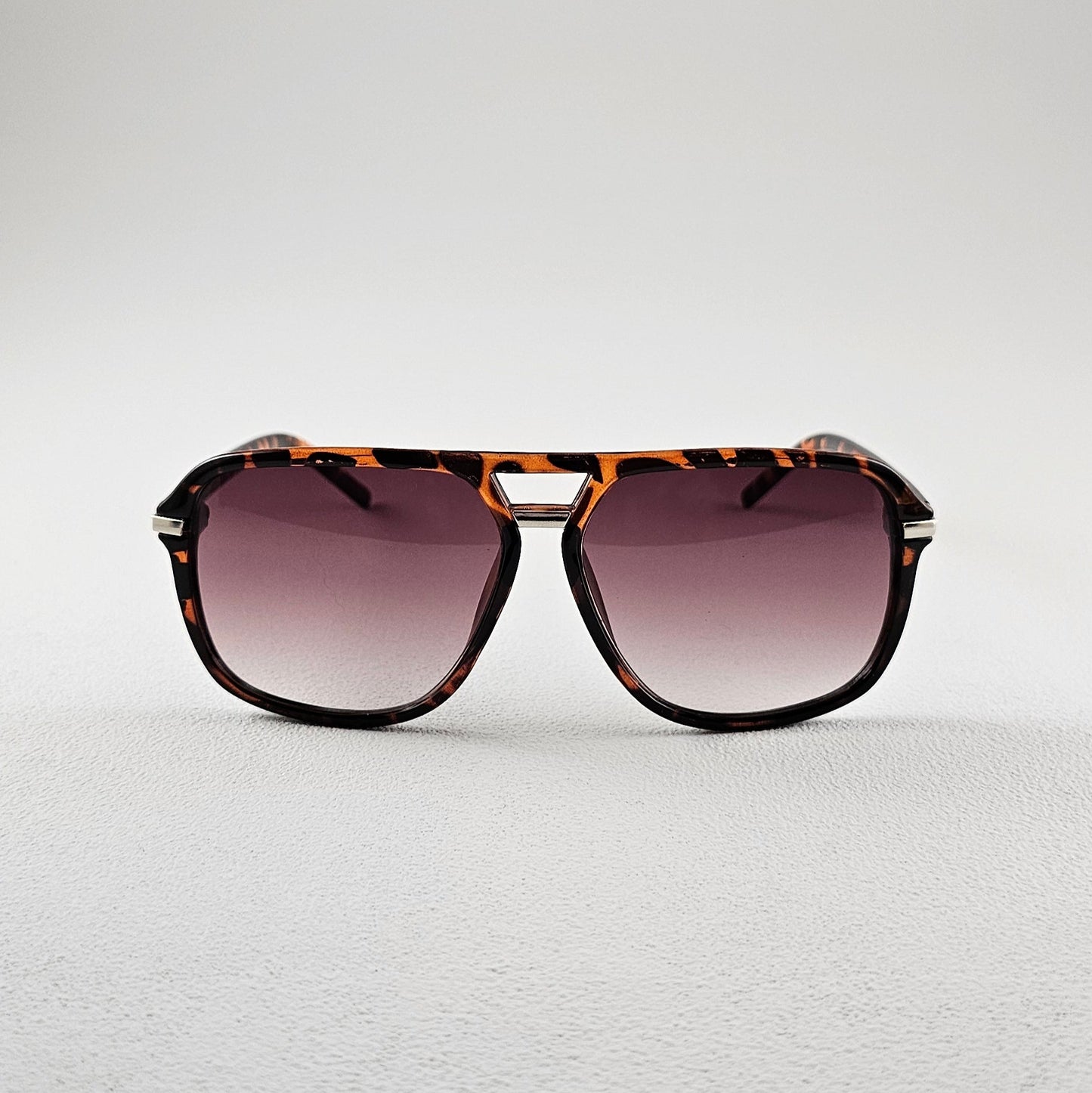 Leopard geometric polarized sunglasses with UV protection – mixed plastic and metal frame front view