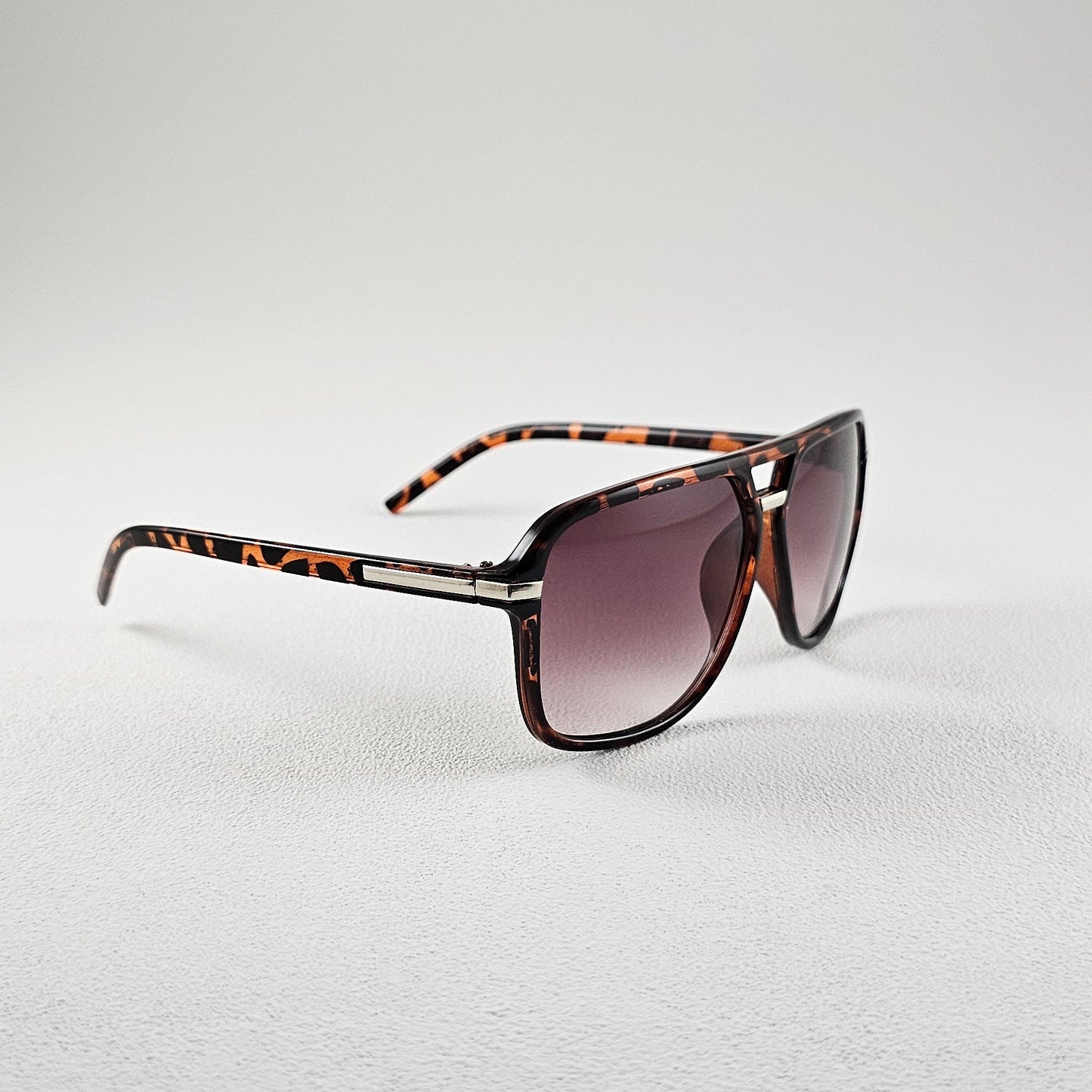 Side profile leopard geometric polarized sunglasses – mixed plastic and metal frame
