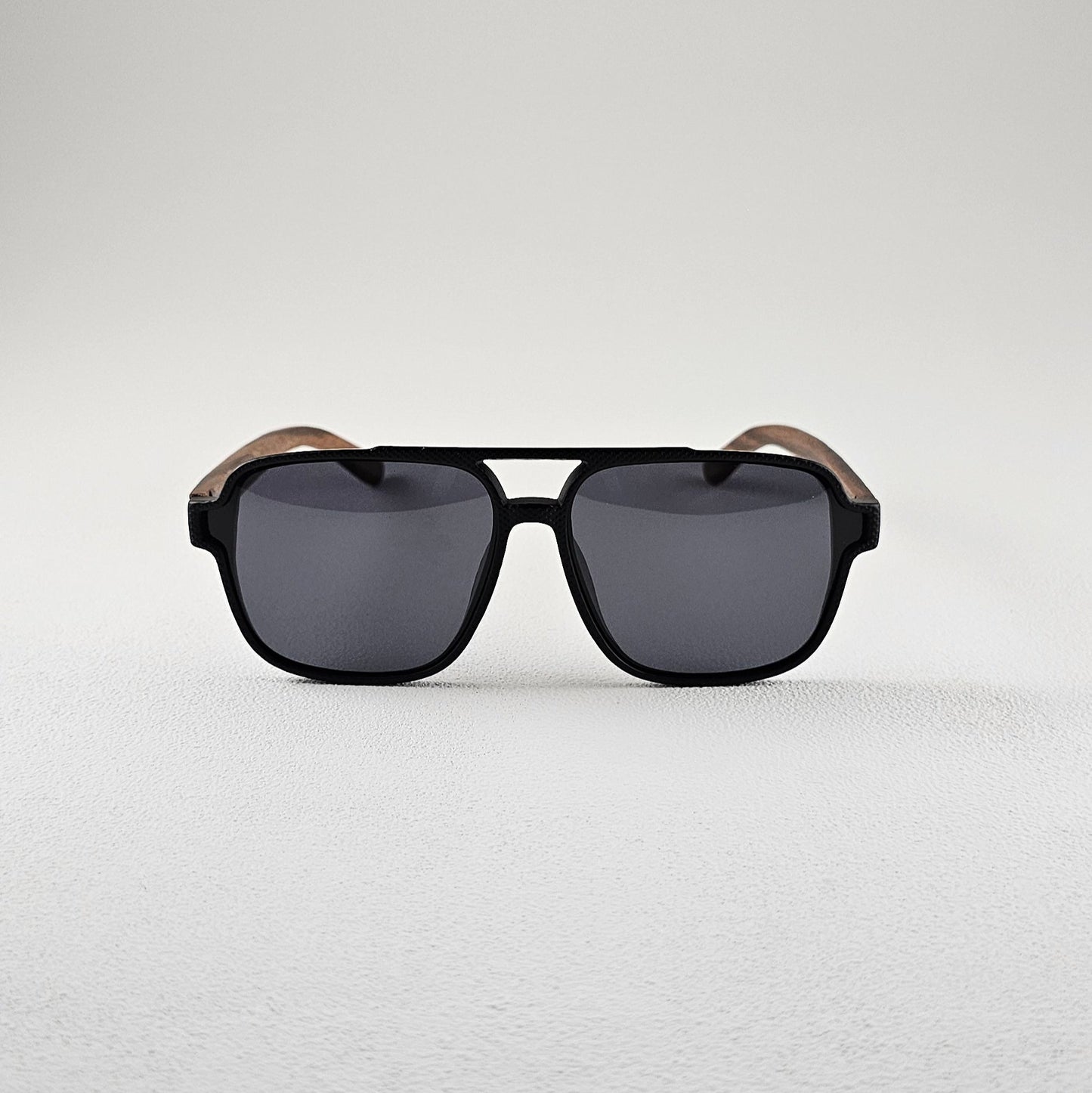Lightweight geometric polarized sunglasses with UV400 protection – plastic frame
