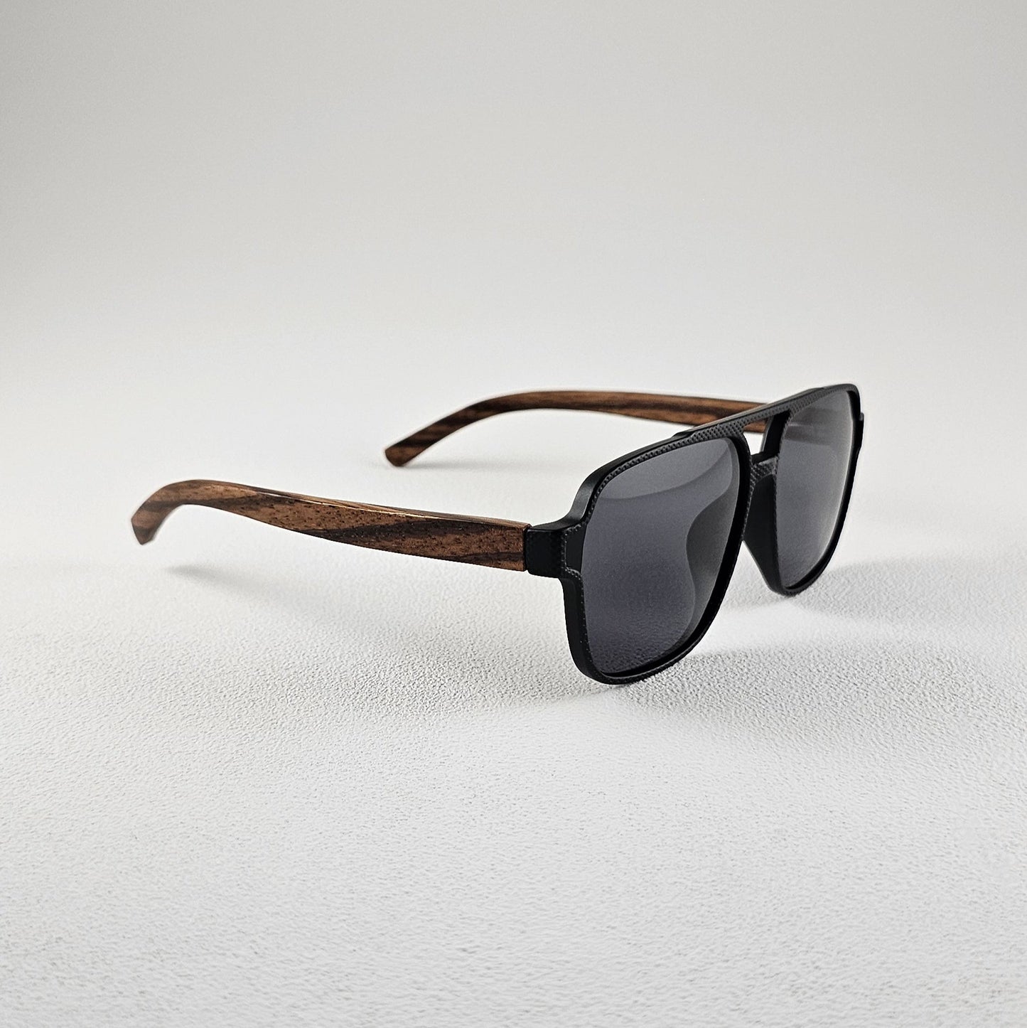 Side view polarized geometric sunglasses with UV protection and plastic frame