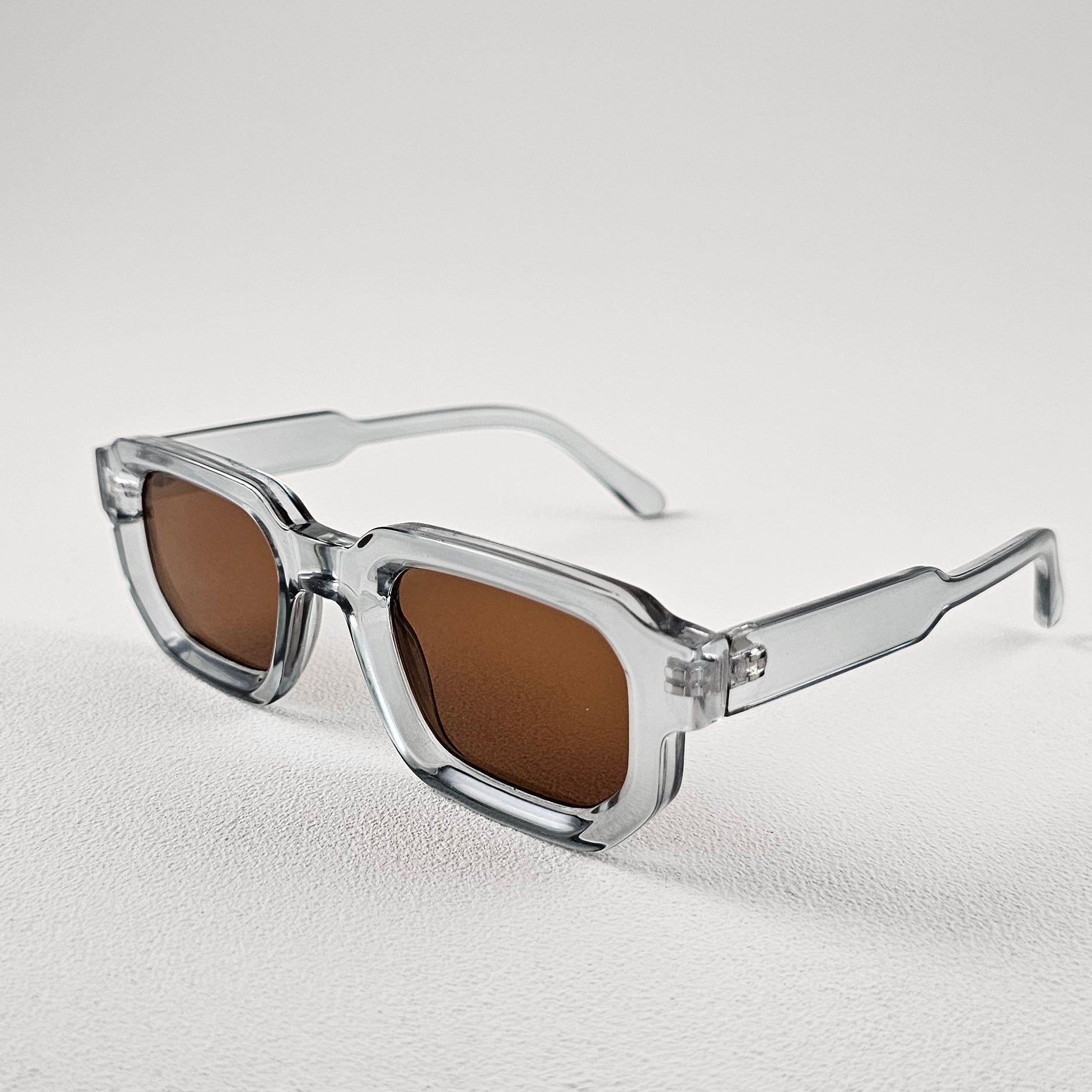 Unisex Madagaskar square sunglasses close-up tortoise frame UV400 lenses