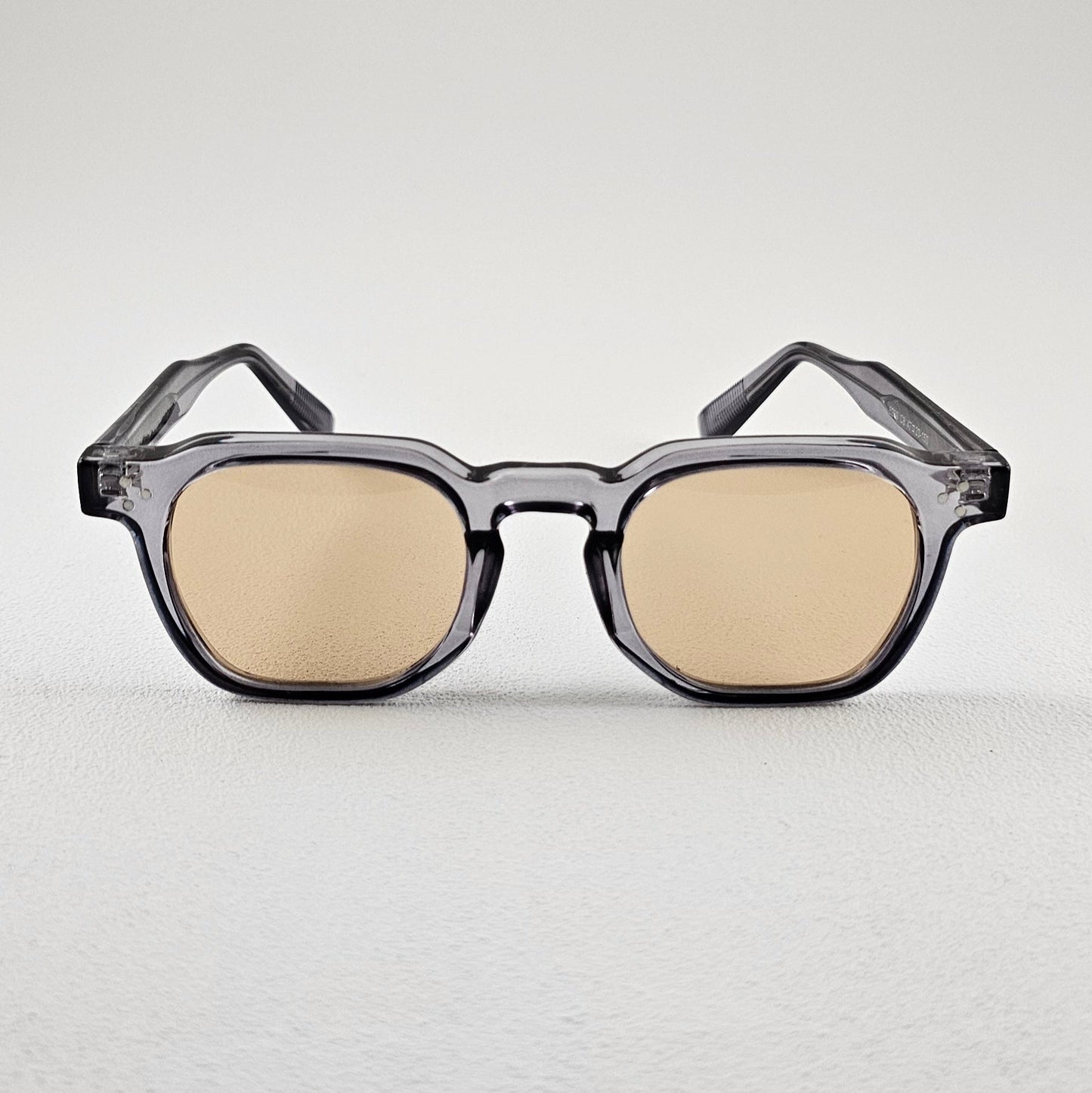 Unisex Leo square sunglasses gray frame UV400 lenses