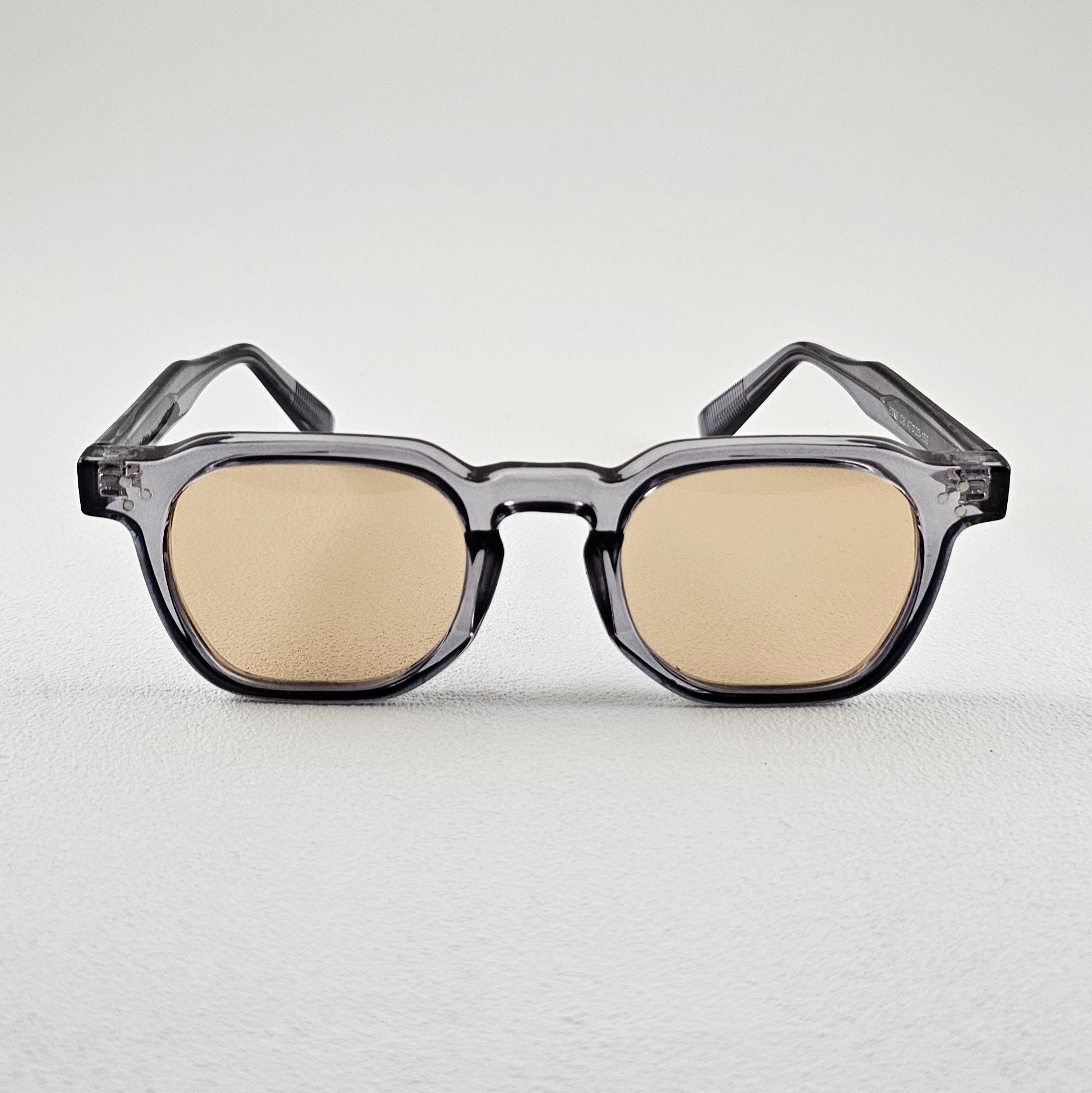 Unisex Leo square sunglasses gray frame UV400 lenses