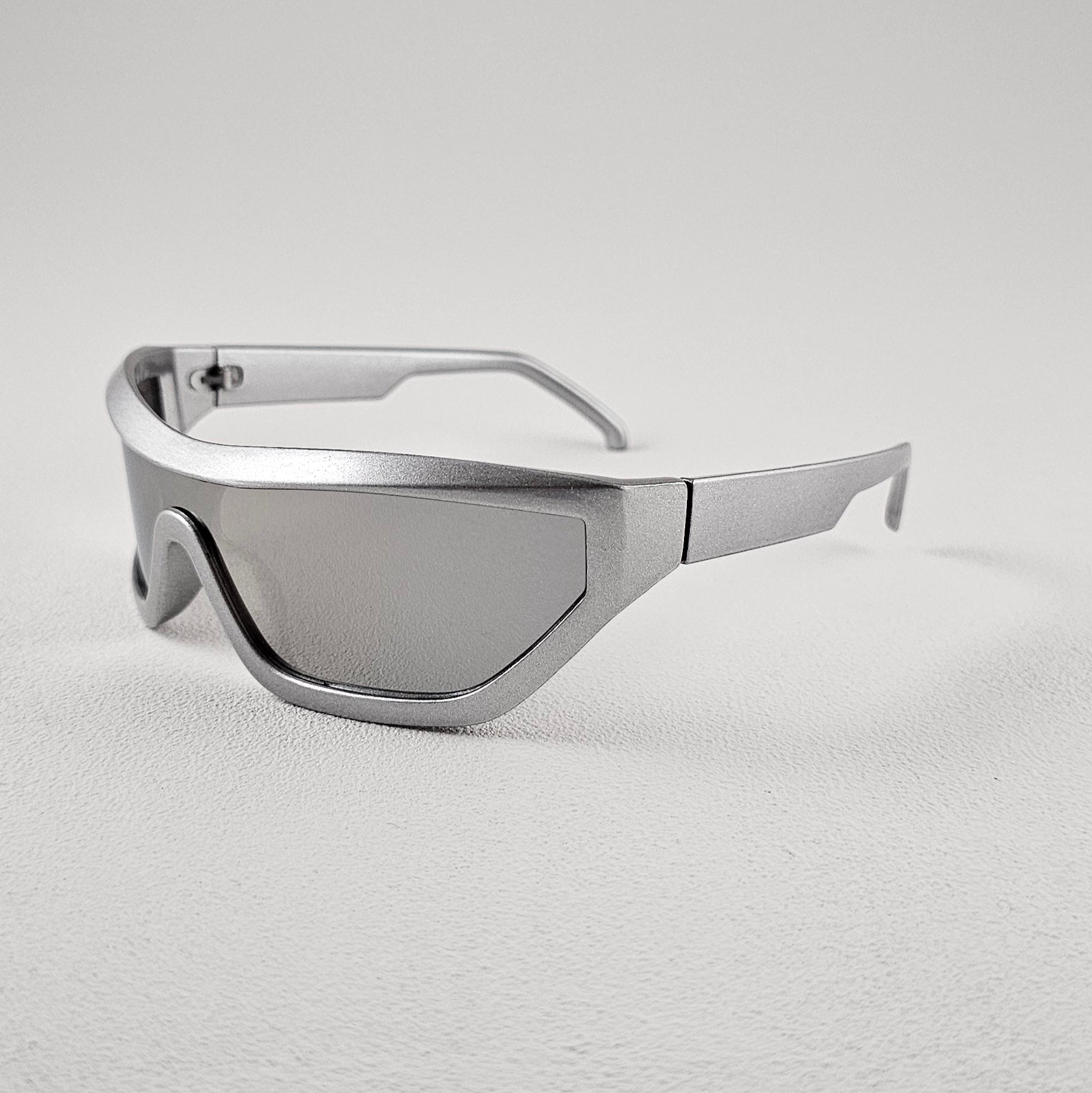 Unisex The Rave sunglasses close-up silver mirror UV400 lenses