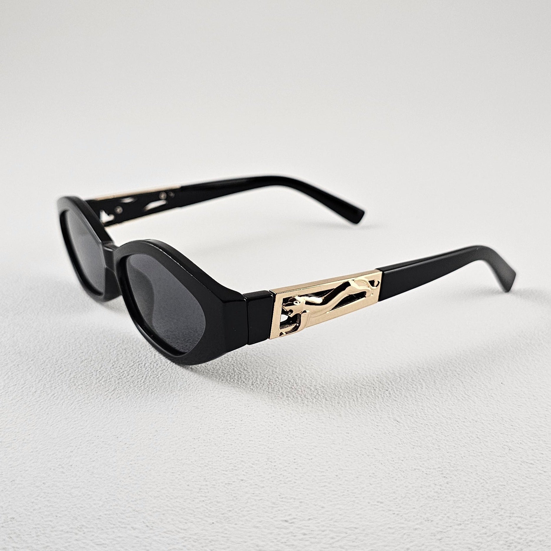 Women's Angela oval sunglasses close-up black frame with gold detail UV400 lenses