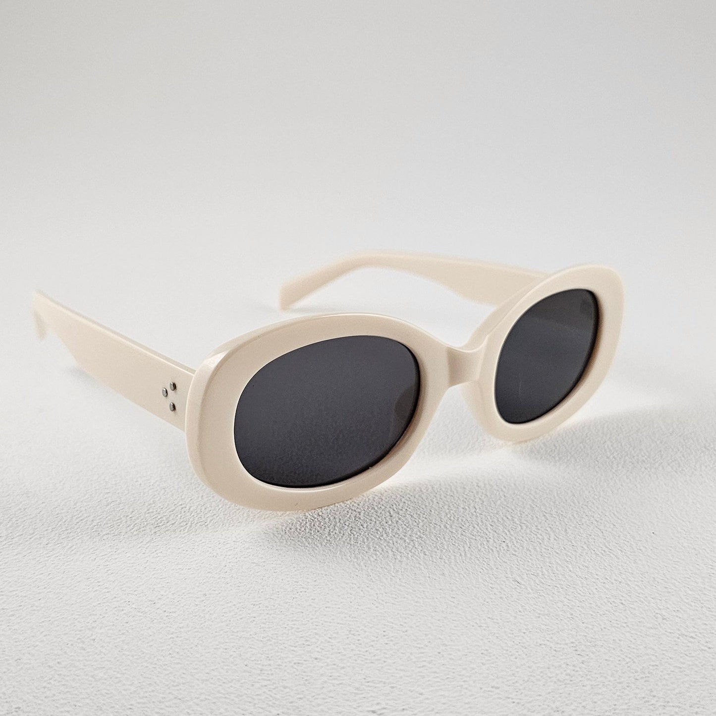 Women's Lisboa oval sunglasses beige bold frame side view UV400 lenses