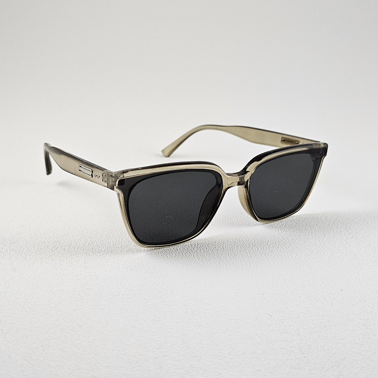 Men's Miami wayfarer sunglasses side view green frame UV400 lenses