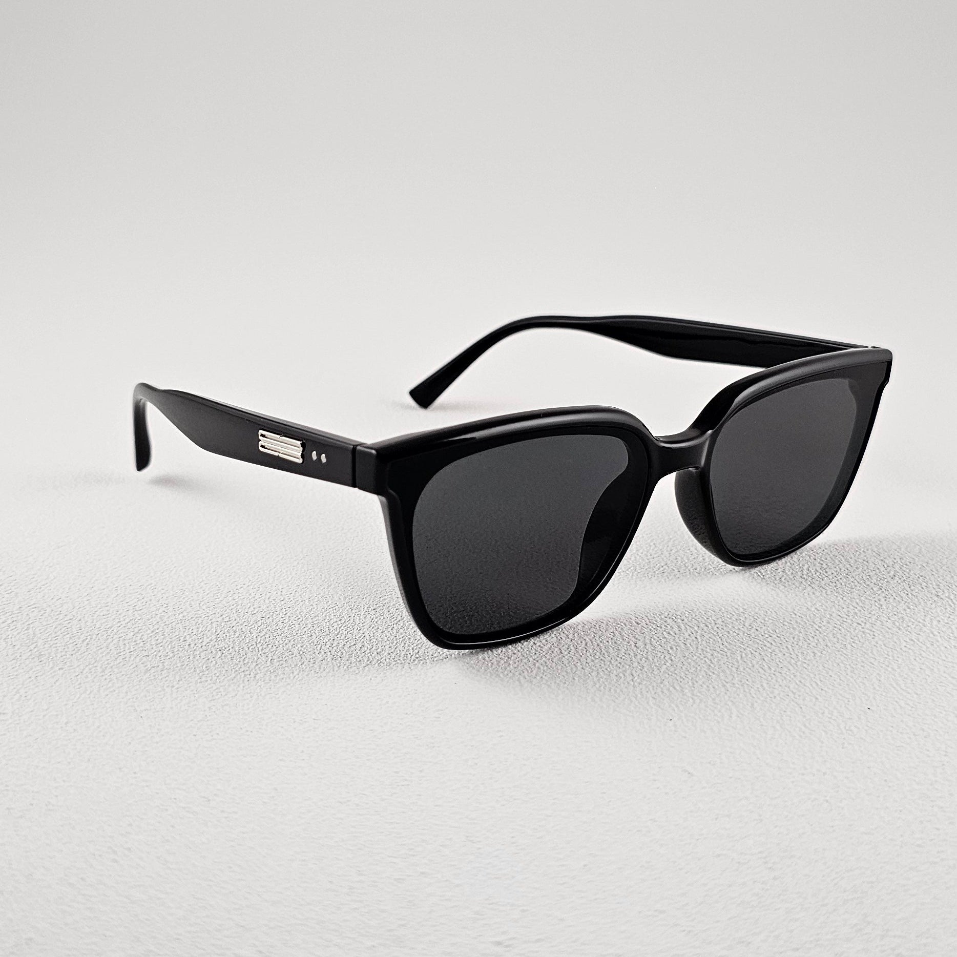 Men's Miami wayfarer sunglasses side view black frame UV400 lenses