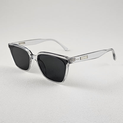 Men's Miami wayfarer sunglasses close-up gray frame UV400 lenses