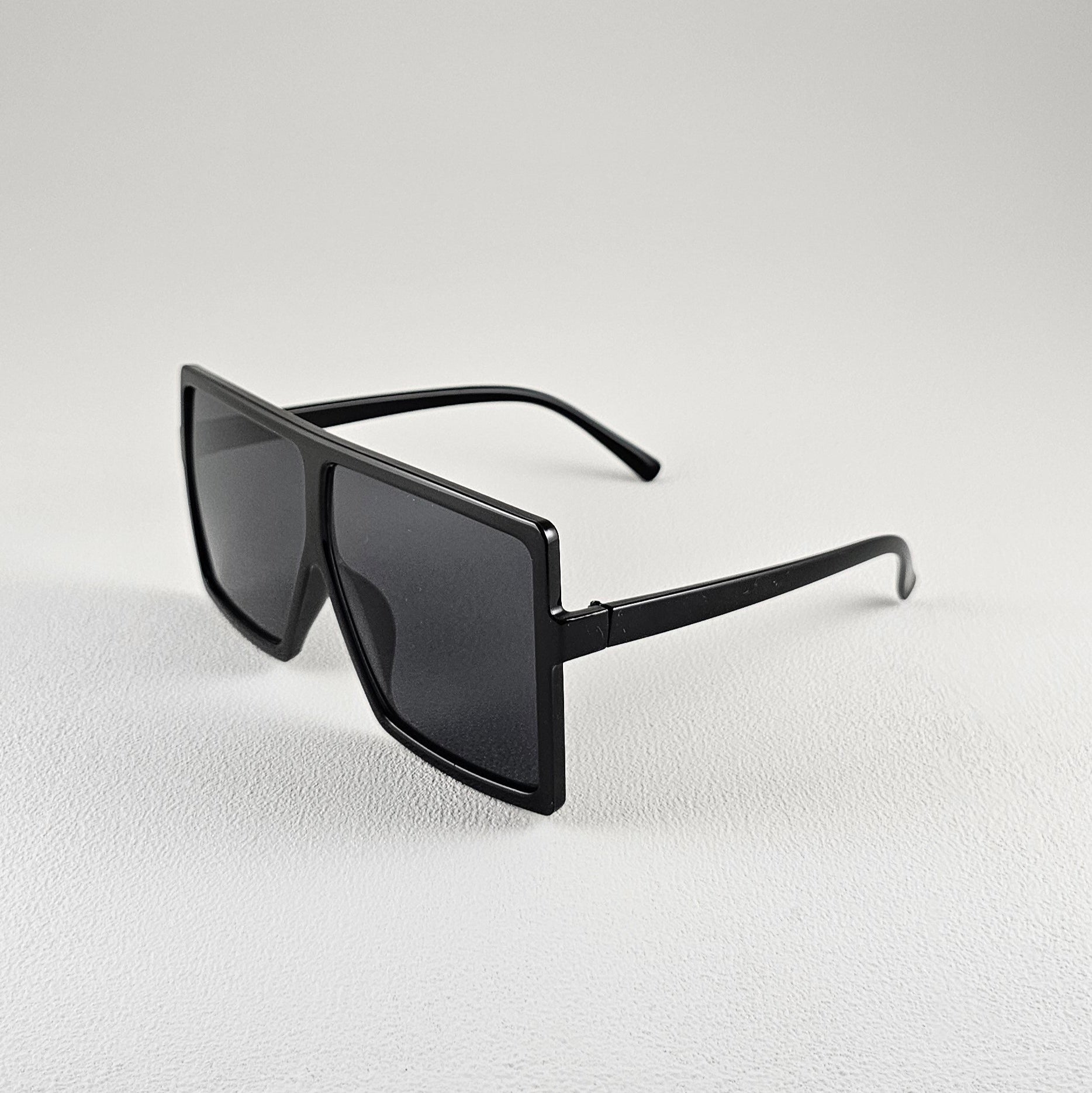 Unisex Dominican sunglasses close-up polarized UV400 lenses