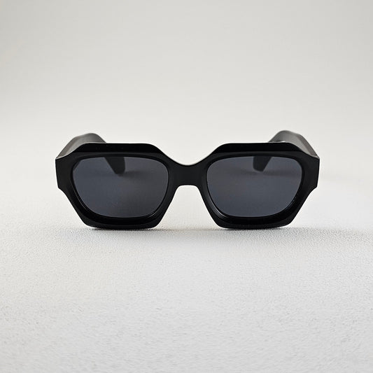 Geometric polarized sunglasses with UV protection – plastic frame front view [tryon].