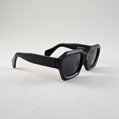 Geometric polarized sunglasses with UV protection – side view plastic frame