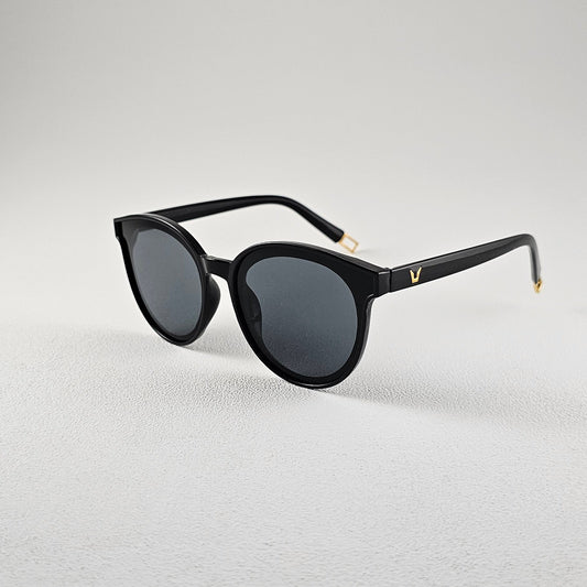 Angled view cat eye polarized sunglasses with PC lenses and UV protection
