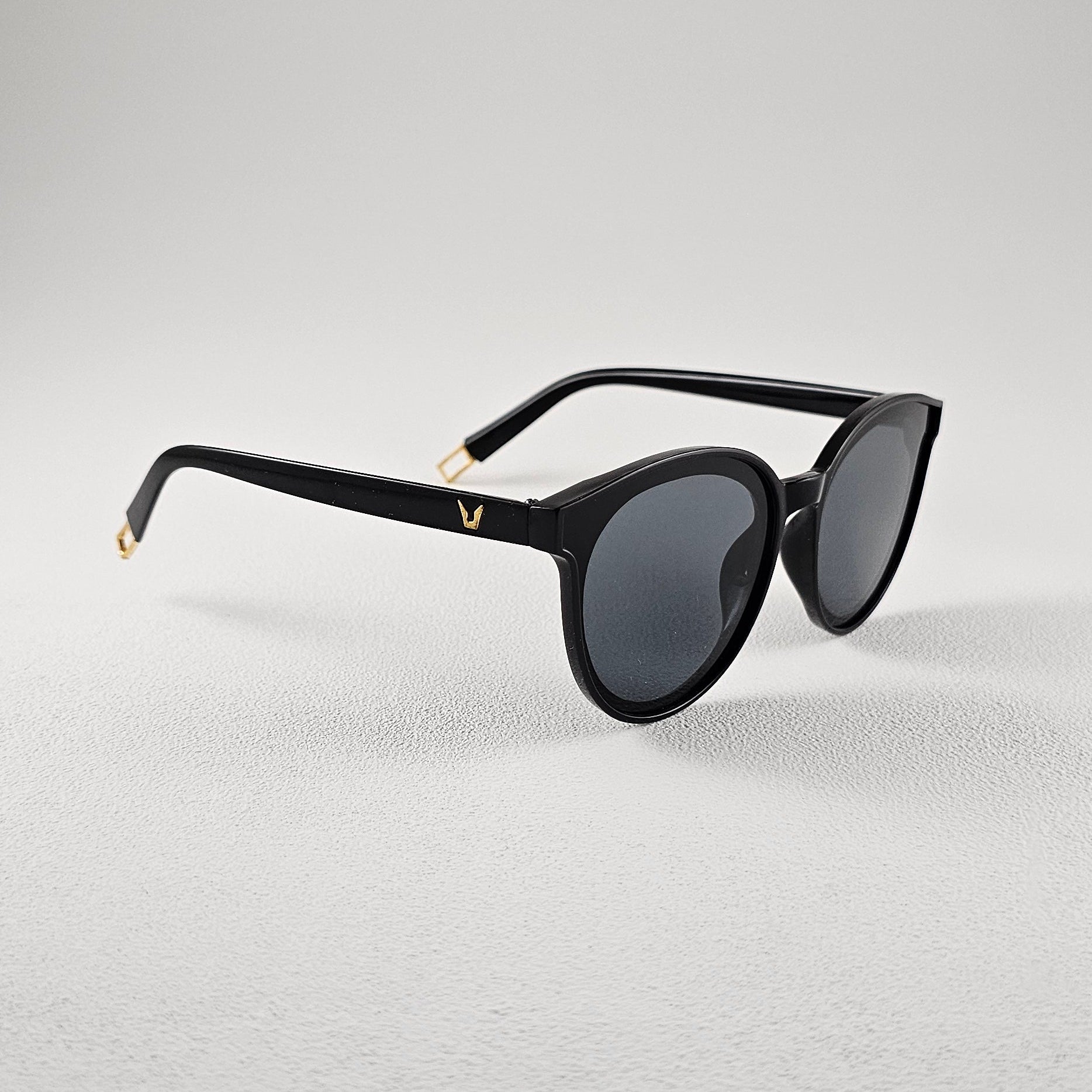 Side profile cat eye polarized sunglasses – lightweight plastic frame