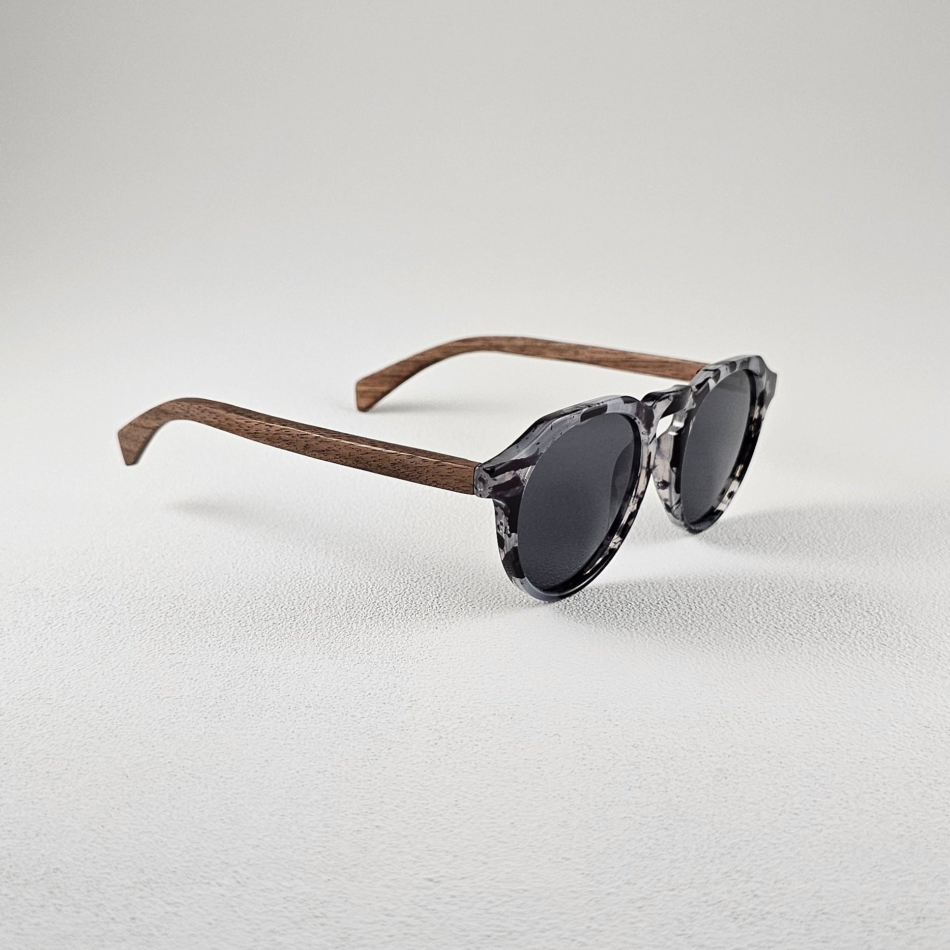 Side profile geometric polarized sunglasses – lightweight plastic frame